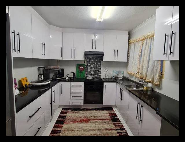 3 BEDROOM HOUSE FOR SALE IN ROCKFORD